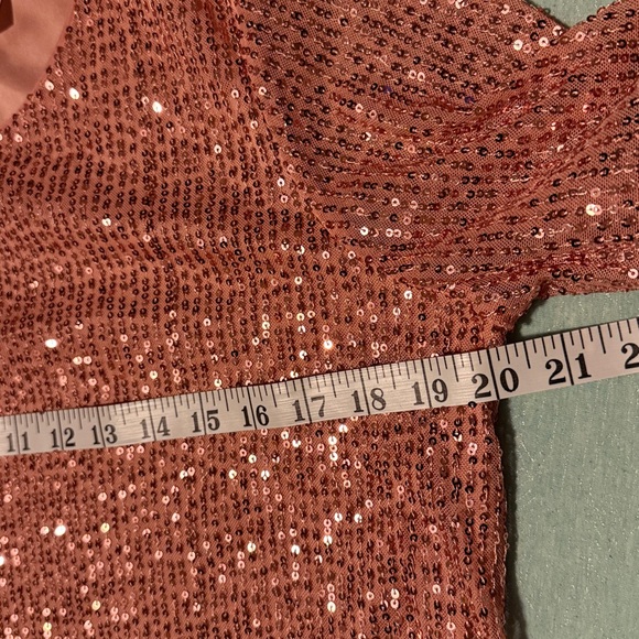 LC Lauren Conrad Sequin Balloon-Sleeve Top peach sequin size M keyhole back EUC - Picture 8 of 11